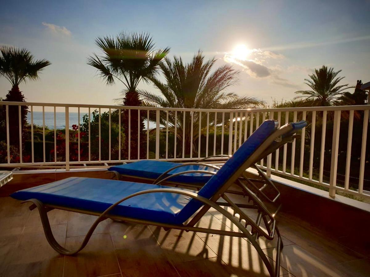 Coral Bay Modern Renovated Apartment By The Sea Paphos Exterior photo